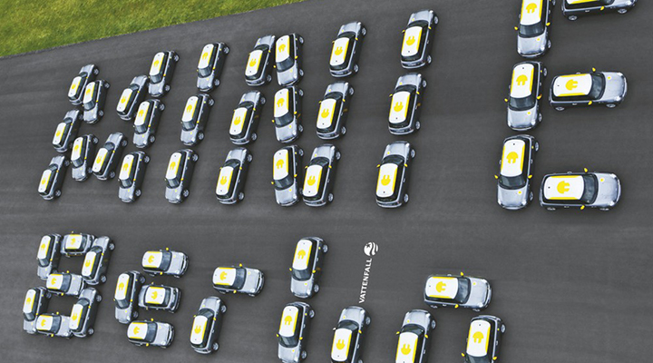 A BMW-csoport és a Vattenfall Europe 50 elektromos MINI E-t adott át