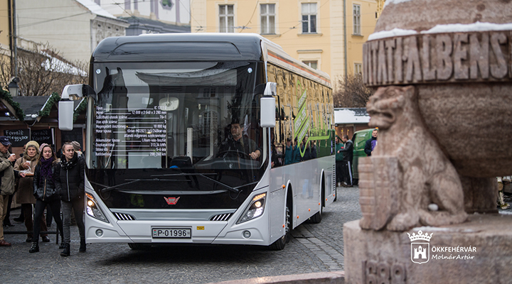 Bemutatták az Ikarus első elektromos autóbuszát Székesfehérváron