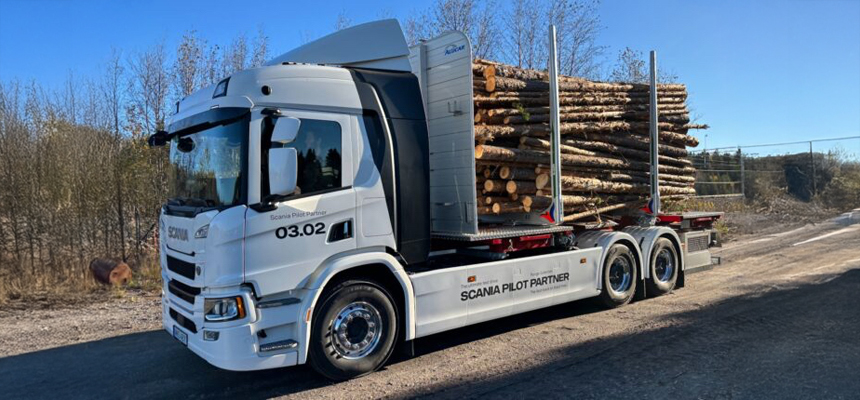 REx erőhibrid rönkszállításra Skandináviából