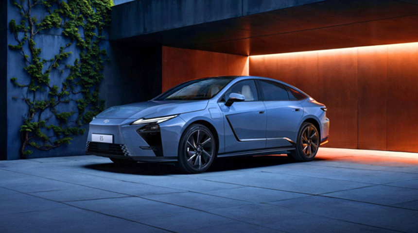 Az &uacute;j Lexus ES formaterv&eacute;nek titkai 